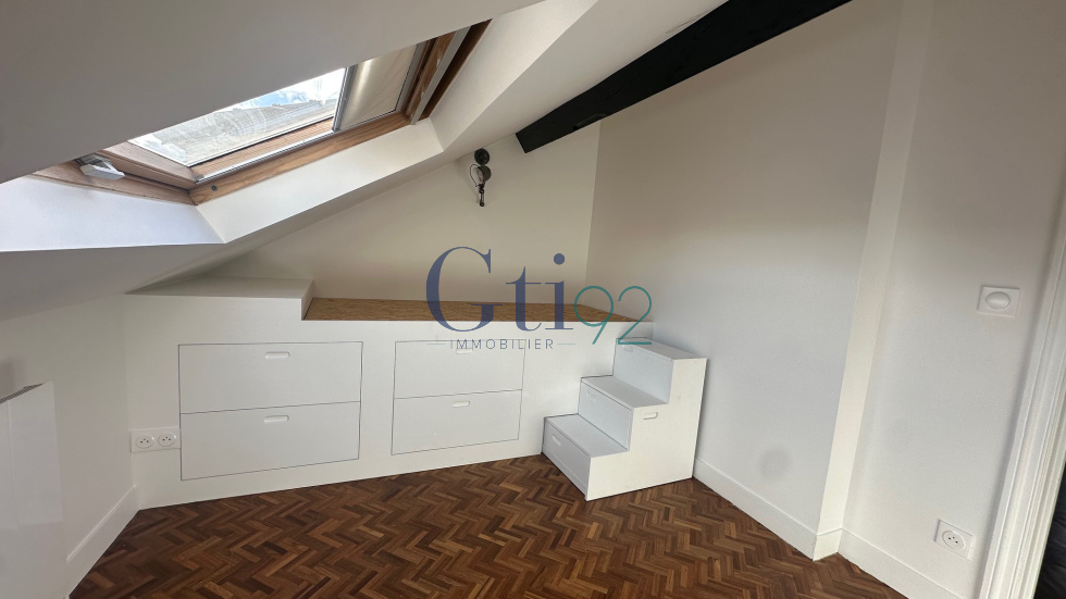 CHAMBRE ENFANT AVEC RANGEMENTS