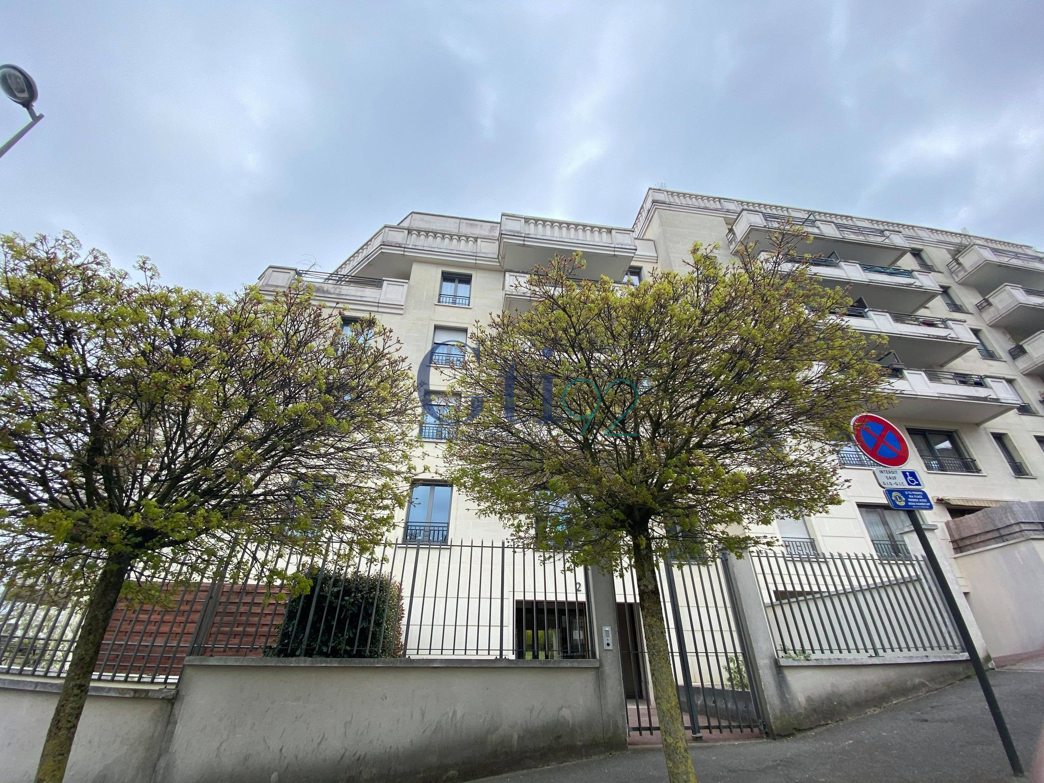 location QUARTIER DES SABLONS A 7 MN DU T 6 CAVE